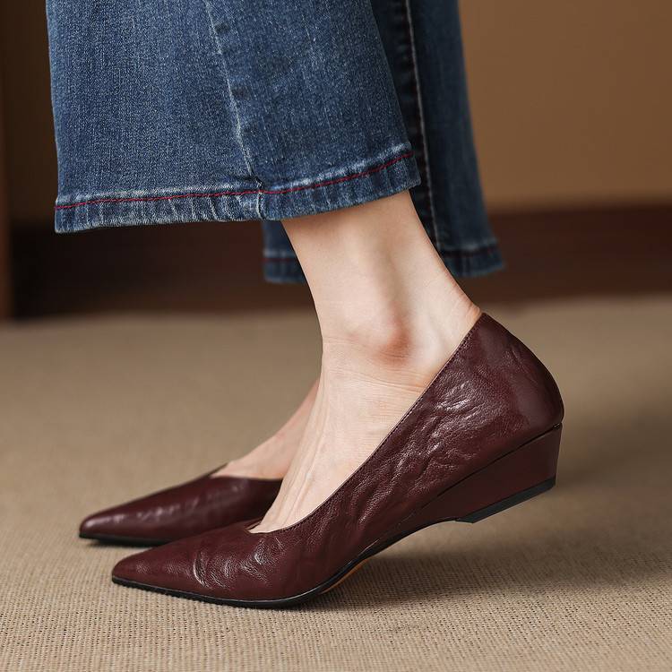Aelra Genuine Leather Pumps