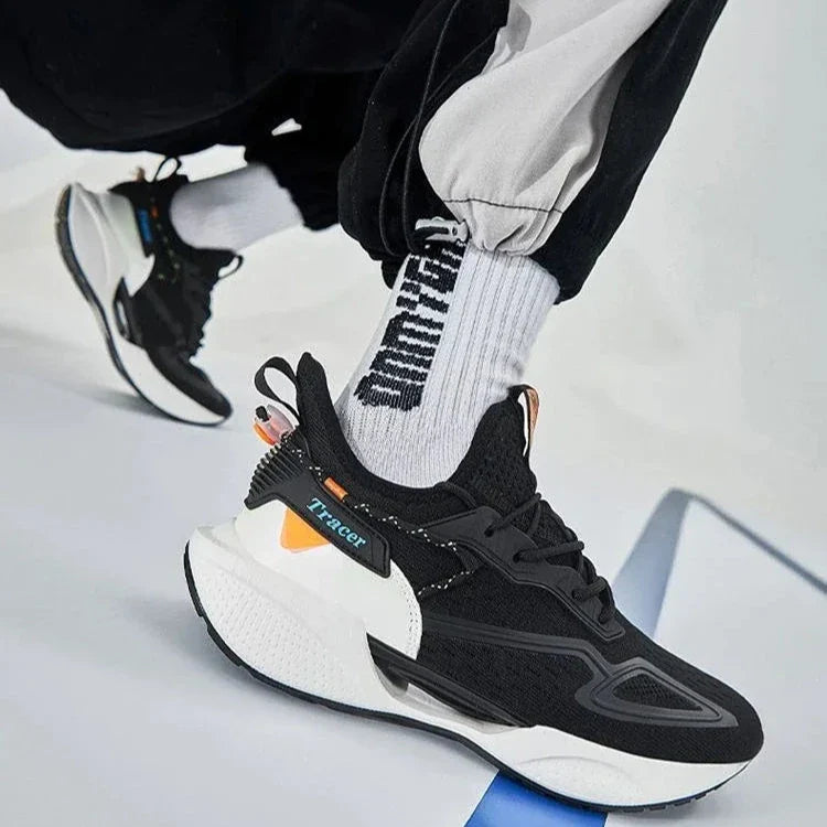 Tracer Sneakers