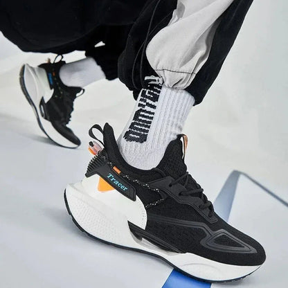 Tracer Sneakers