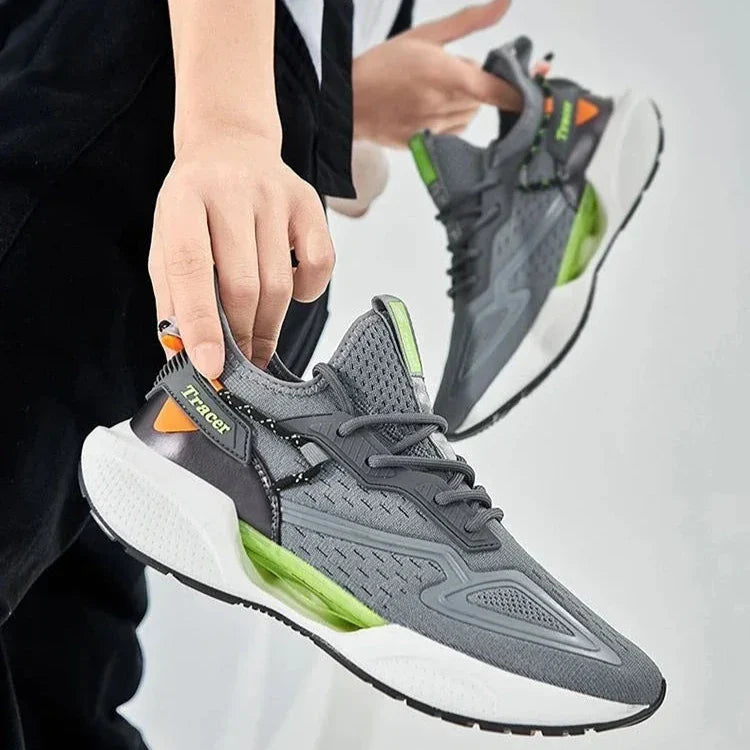 Tracer Sneakers